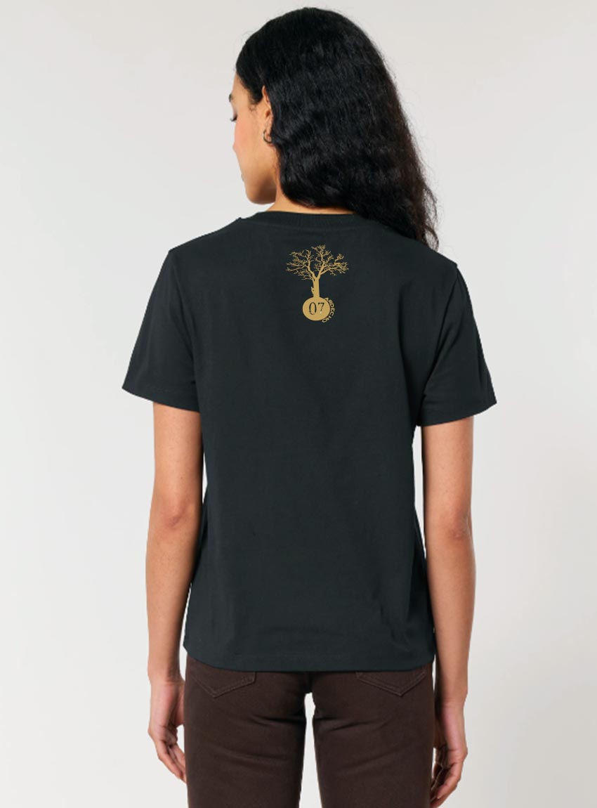 Tshirt femme en coton bio manche courte de couleur noir vue de dos avec le dessin de la marque en doré.