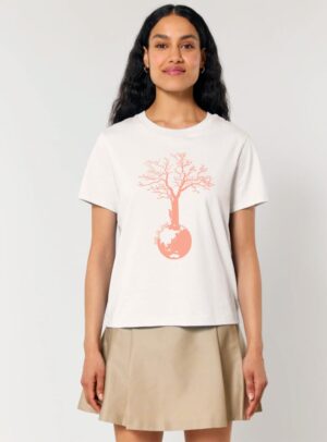 Tshirt femme en coton biologique et aux teintures organiques, de couleur beige avec dessin d'un arbre et d'une planète de couleur pêche.