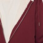 Polaire pour homme et pour femme en coton biologique et de couleur bordeau. Un vrai manteau pour l'hiver avec de la fourrure jusque dans les manches. Logo de la marque dans le dos en bas à droite.