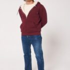 Polaire pour homme et pour femme en coton biologique et de couleur bordeau. Un vrai manteau pour l'hiver avec de la fourrure jusque dans les manches. Logo de la marque dans le dos en bas à droite.