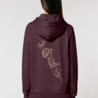 Sweat pour homme et femme en coton biologique de couleur aubergine avec un dessin dans le dos représentant les cinq éléments de sérigraphie beige.