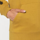 Sweat pour homme et femme en coton biologique de couleur ocre avec un dessin dans le dos représentant les cinq éléments de sérigraphie noir. Logo de la marque sérigraphié sur la manche.