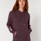 Sweat pour homme et femme en coton biologique de couleur aubergine avec un dessin dans le dos représentant les cinq éléments de sérigraphie beige.