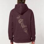 Sweat pour homme et femme en coton biologique de couleur aubergine avec un dessin dans le dos représentant les cinq éléments de sérigraphie beige.