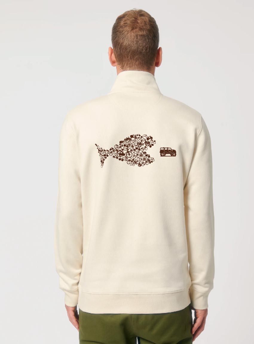 Sweat homme en coton biologique, teinture naturel du coton. Dessin d'un poisson en forme de vélo qui mange un 4x4 dans le dos du sweat. La couleur de la sérigraphie est marron.