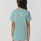 Tshirt enfant manche courte en coton biologique. De couleur turquoise vue de dos avec le logo de la marque entre les épaules. La couleur de la sérigraphie est beige.