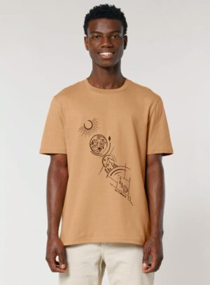 Tshirt homme manche courte en coton biologique de couleur noisette avec un dessin représentant les cinq éléments en sérigraphie de couleur marron.