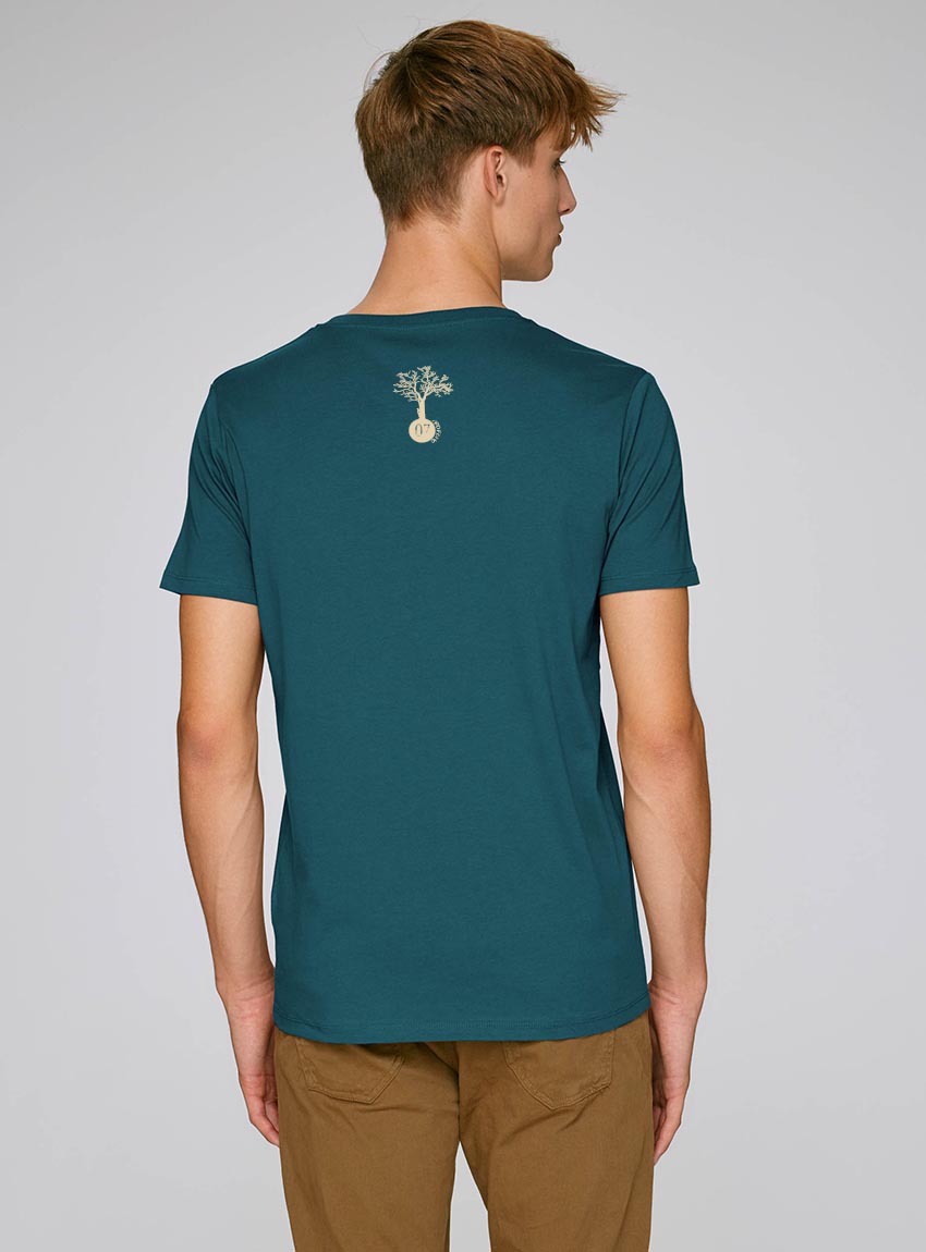 Tshirt homme manche courte en coton biologique de couleur ardoise vue de dos avec le dessin de la marque entre les épaules.