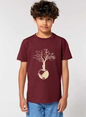 Tshirt enfant manche courte en coton biologique. De couleur bordeau avec le dessin d'un arbre sur une planète avec l'inscription save the world. La couleur de la sérigraphie est beige.