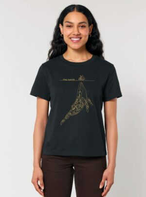 Tshirt femme manche courte de coton biologique couleur noir avec dessin d'une baleine avec motifs polynésiens et la sérigraphie de couleur doré.