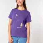 Tshirt femme manche courte de coton biologique couleur mauve avec dessin d'une lune et d'un cerf volant et la sérigraphie de couleur beige.