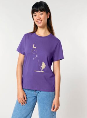 Tshirt femme manche courte de coton biologique couleur mauve avec dessin d'une lune et d'un cerf volant et la sérigraphie de couleur beige.