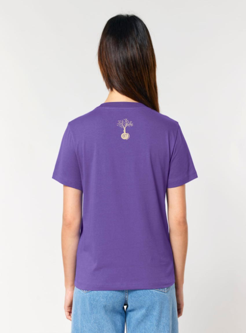 Tshirt femme en coton bio manche courte de couleur mauve vue de dos avec le dessin de la marque en beige.