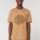 Tshirt homme manche courte en coton biologique de couleur noisette avec le dessin d'une coupe de bois formée par des petits animaux la sérigraphie est de couleur marron.