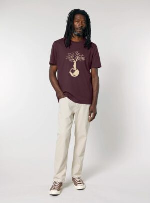 Tshirt homme manche courte couleur aubergine avec le dessin d'un arbre sur une planète et sérigraphie de couleur beige.