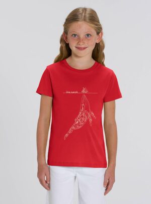 Tshirt enfant manche courte en coton biologique. De couleur rouge avec le dessin d'une baleine et des motifs polynésiens. La couleur de la sérigraphie est beige.