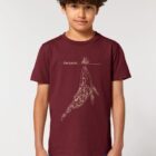 Tshirt enfant manche courte en coton biologique. De couleur bordeau avec le dessin d'une baleine et des motifs polynésiens. La couleur de la sérigraphie est beige.