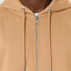 Veste sweat pour homme et femme en coton biologique de couleur noisette avec un dessin de montagne dans le dos et une inscription noté silence de sérigraphie marron.