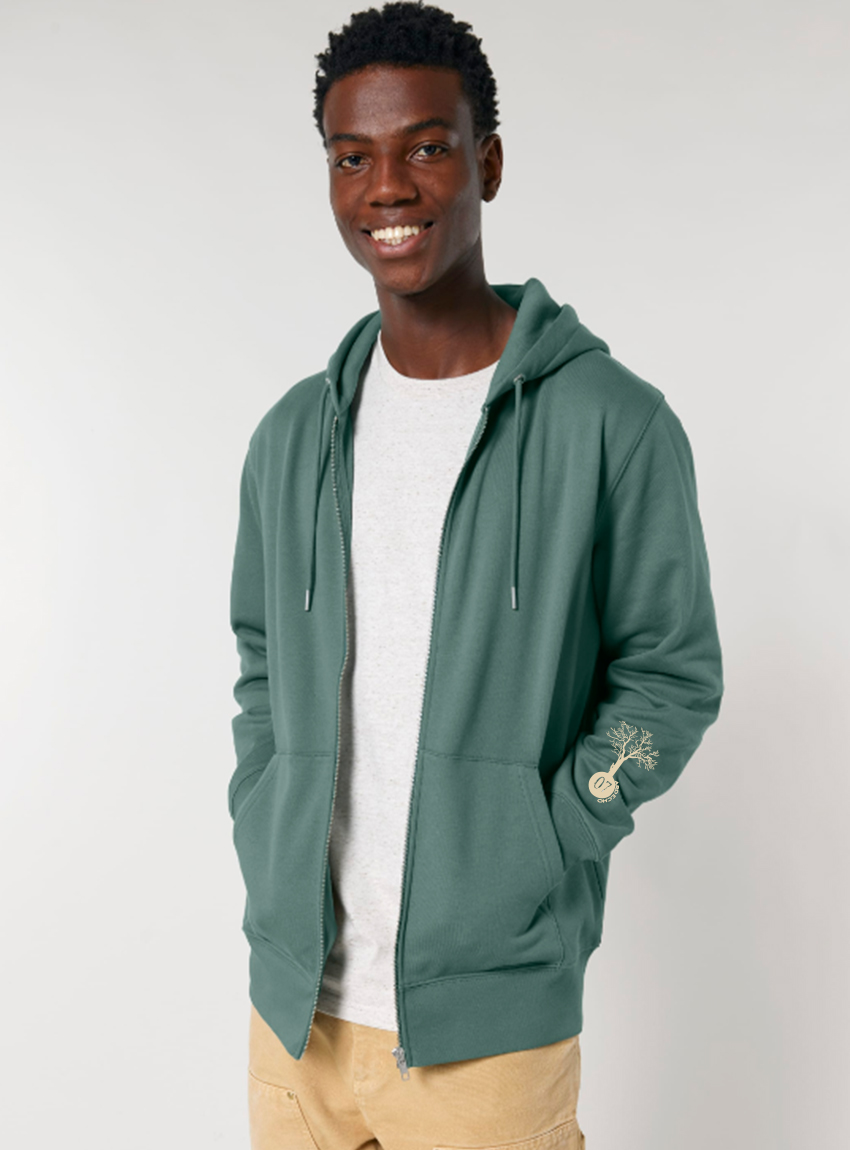 Veste sweat pour homme et femme en coton biologique de couleur vert jade avec un dessin de montagne dans le dos et une inscription noté silence de sérigraphie beige.